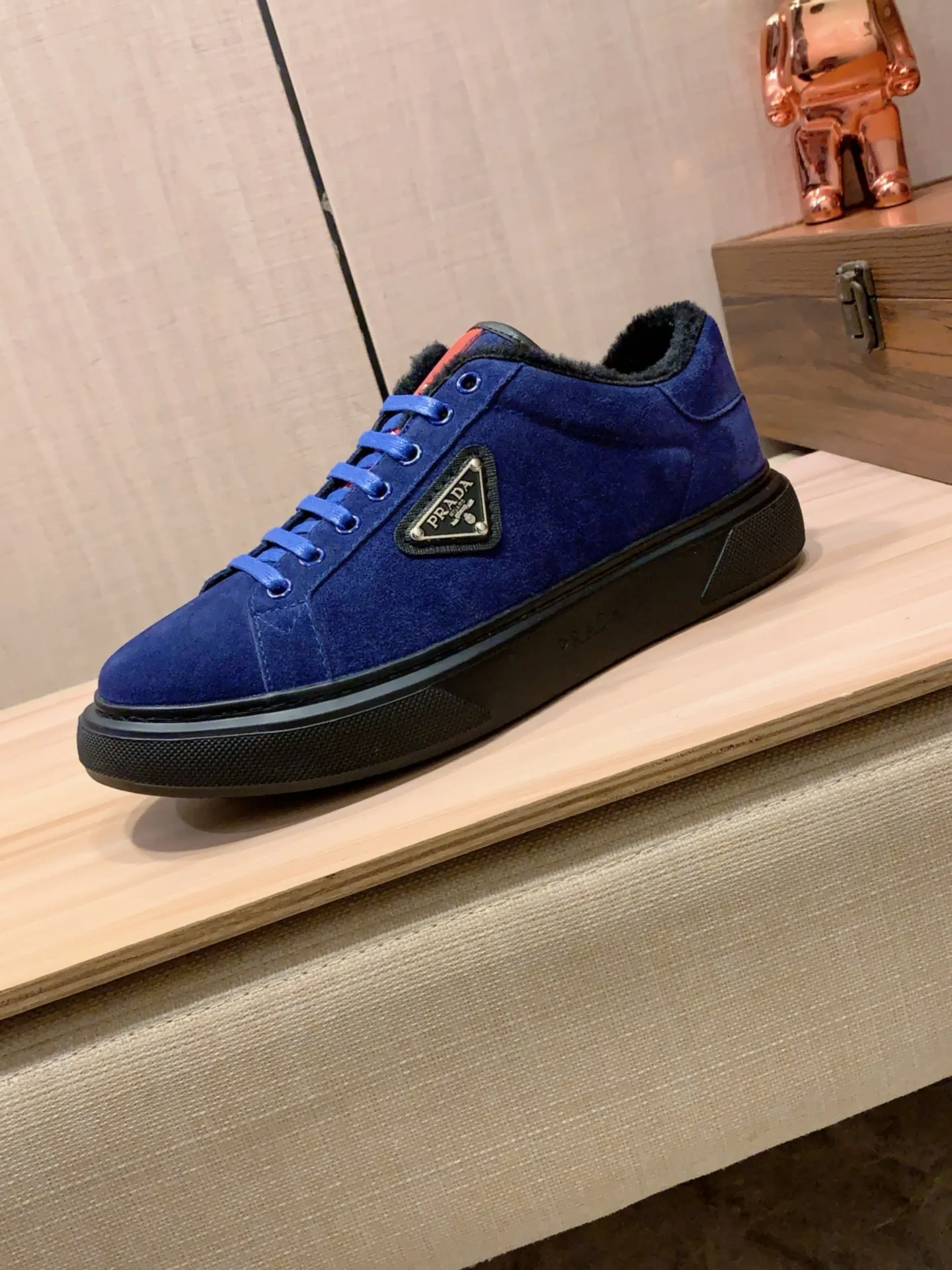 Warm new model: Factory price: 460💰💰🎩🎩[Lightning][Lightning] "Prada Men's Shoes💰pRADA*" The latest and most popular casual shoes, top brand [seduce] luxury~purchase, top~quality. [Strong] The upper is made of imported breathable anti-wear material ➕ Breathable simulated fur feet (•) with fine workmanship. The original stylish and stylish soft rubber wear-resistant and non-slip outsole is light and comfortable on the feet. The real thing looks better when photographed in person. 0186: code: 38-44, 4️⃣ colors selected